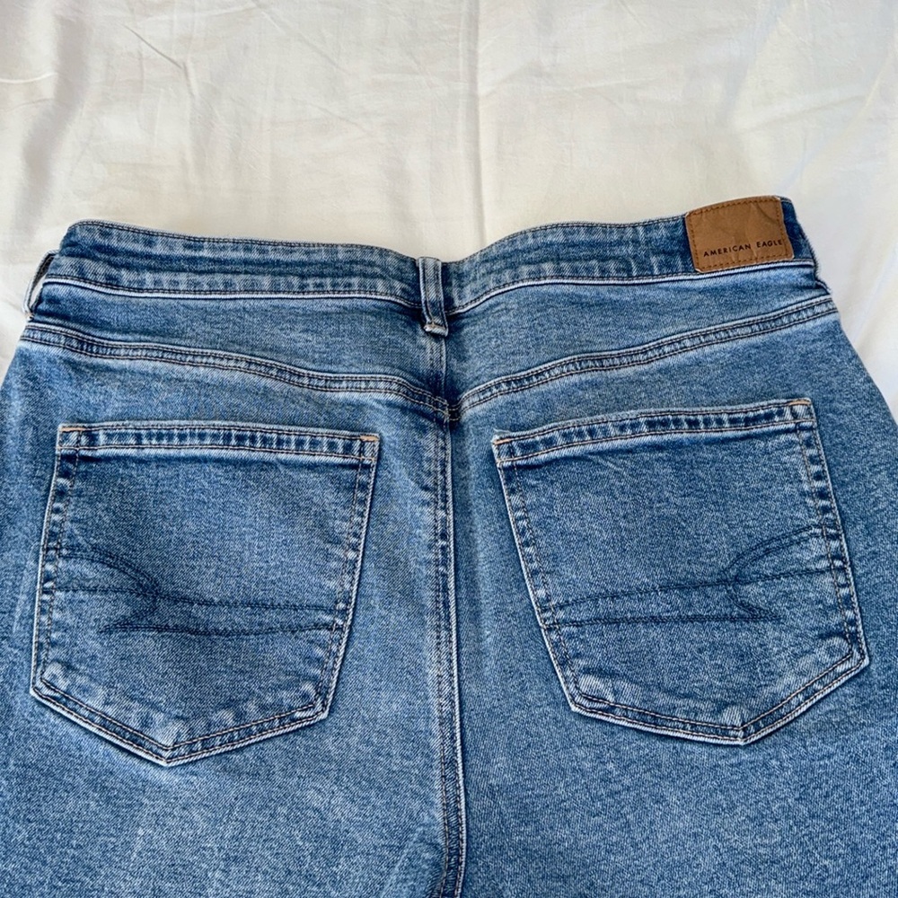 American Eagle - Strigid Ripped Mom Jean